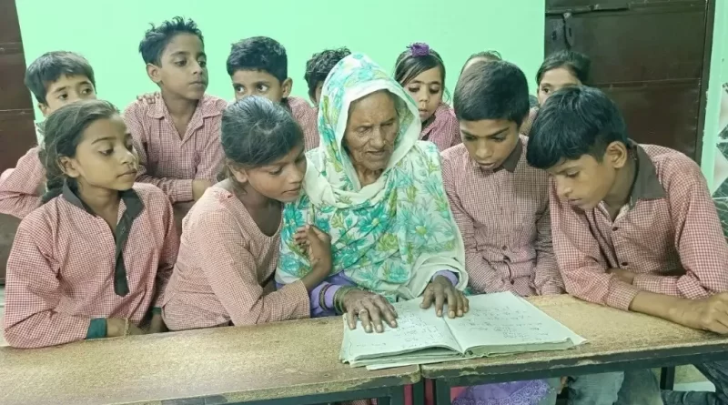 Bisabuela india de 92 años finalmente va a la escuela y aprende a leer